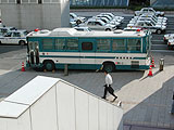 札幌駅前でも警備車両が配備されていました
